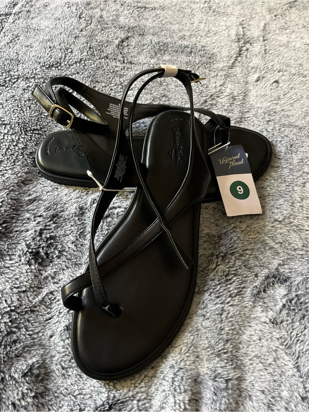 Universal Thread Black Cross-Strap Toe-Loop Sandals
